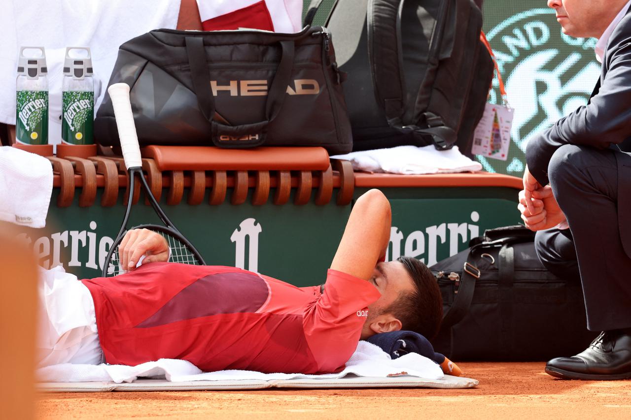 Đoković osigurao četvrtfinale Roland Garrosa, možda se povlači zbog problema s koljenom