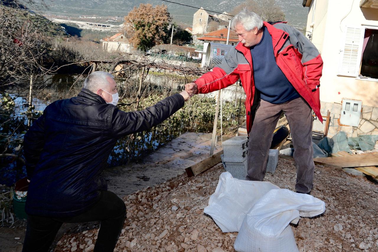 Ministar Darko Horvat obišao stanovnike nedavno poplavljenog sela Kokorići