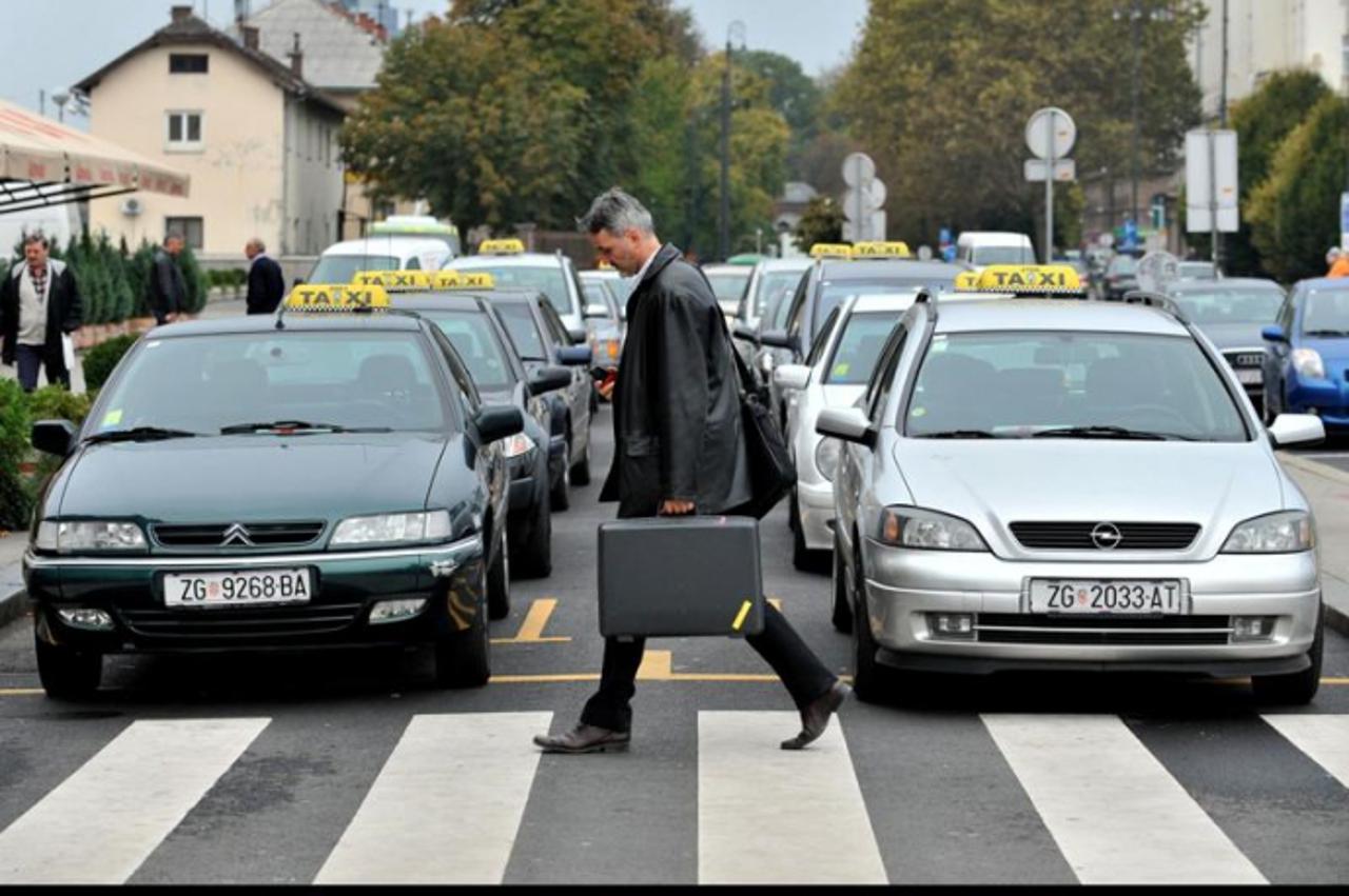 'PXL_101014_819_taksi'