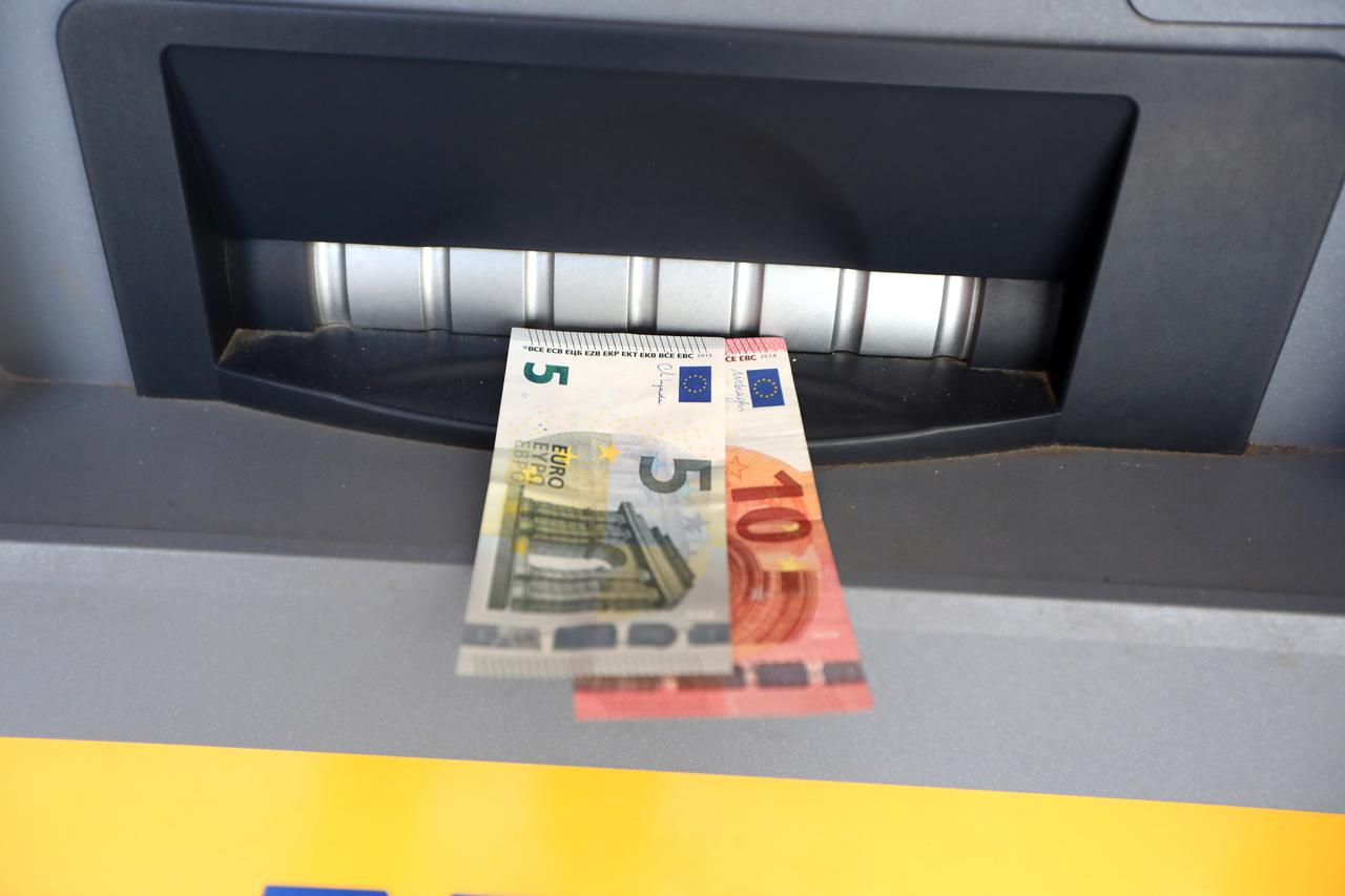 Od 16. siječnja opet plaćanje naknade na bankomatima drugih banaka