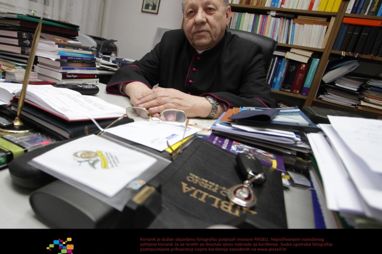 \'31.01.2010.,   Zadar - Svecenik i poznati zadarski egzorcist don Milivoj Bolobanic. Photo: Filip Brala/PIXSELL\'