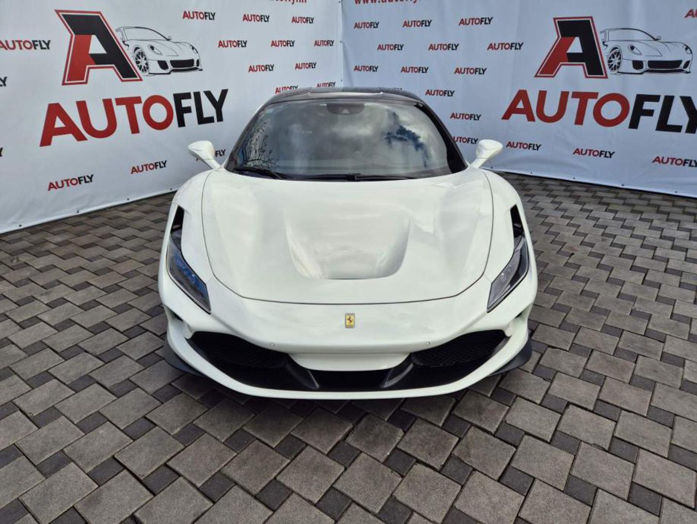 Prešao je 35.000 kilometara, ima 710 konjskih snaga, 2021. godište je, benzinski motor, a registracija mu traje do listopada 2025. 