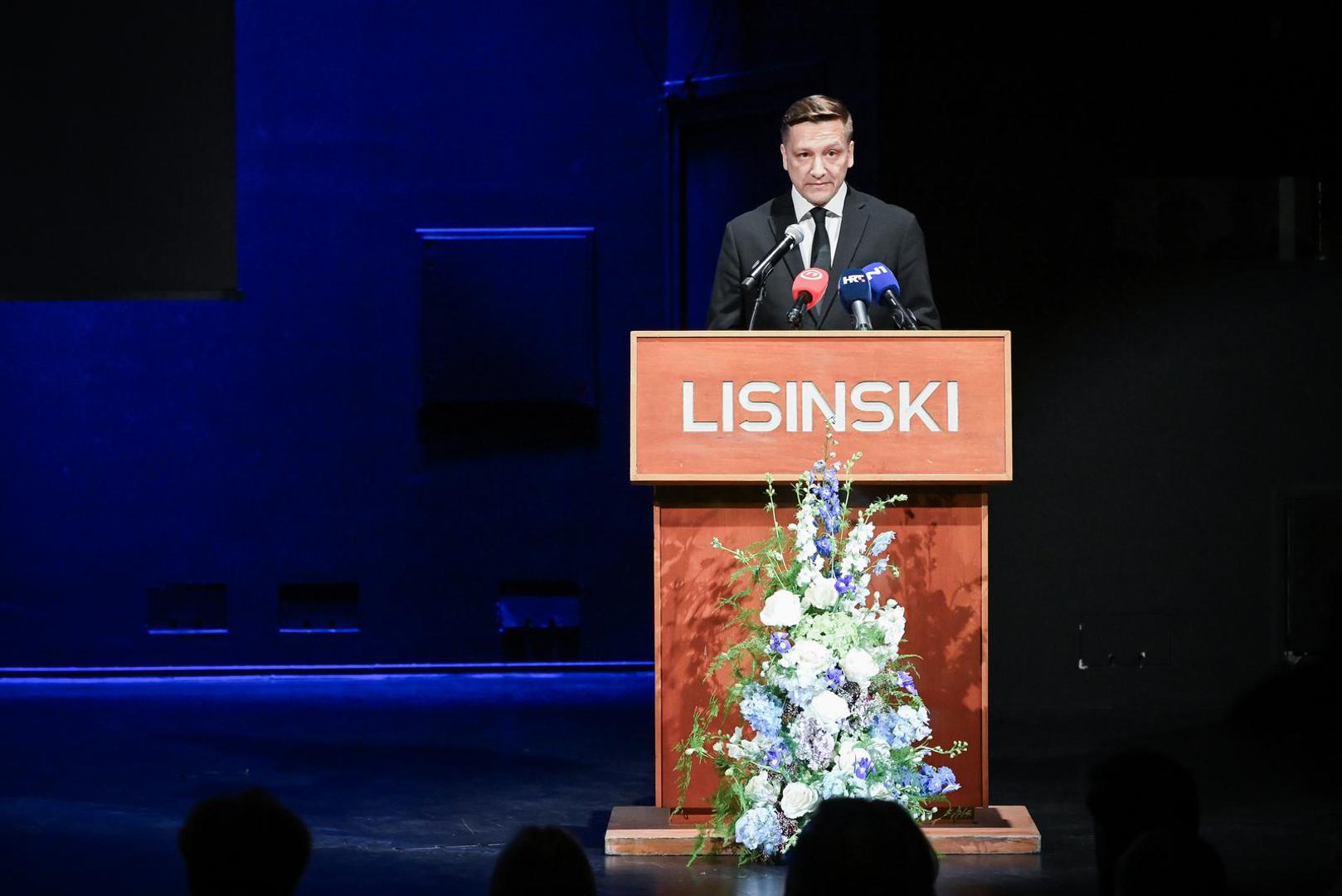 Podsjetio je i na njegovu snažnu povezanost sa Zagorjem, točnije Cerjem Jesenjskim gdje je rođen 1965. “Nosio ga je u govoru, humoru i mislima – Zagorje uvijek i svugdje”, rekao je.

