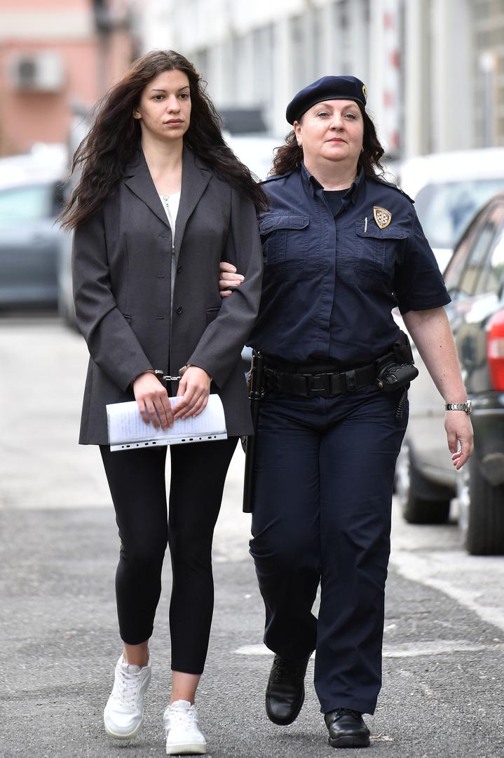 20.05.2019., Varazdin - Pravosudna policajka dovodi Nusu Bunic na Zupanijski sud na sudjenje zbog ubojstva bivseg decka Nikole Tureka.  Photo: Vjeran Zganec Rogulja/PIXSELL