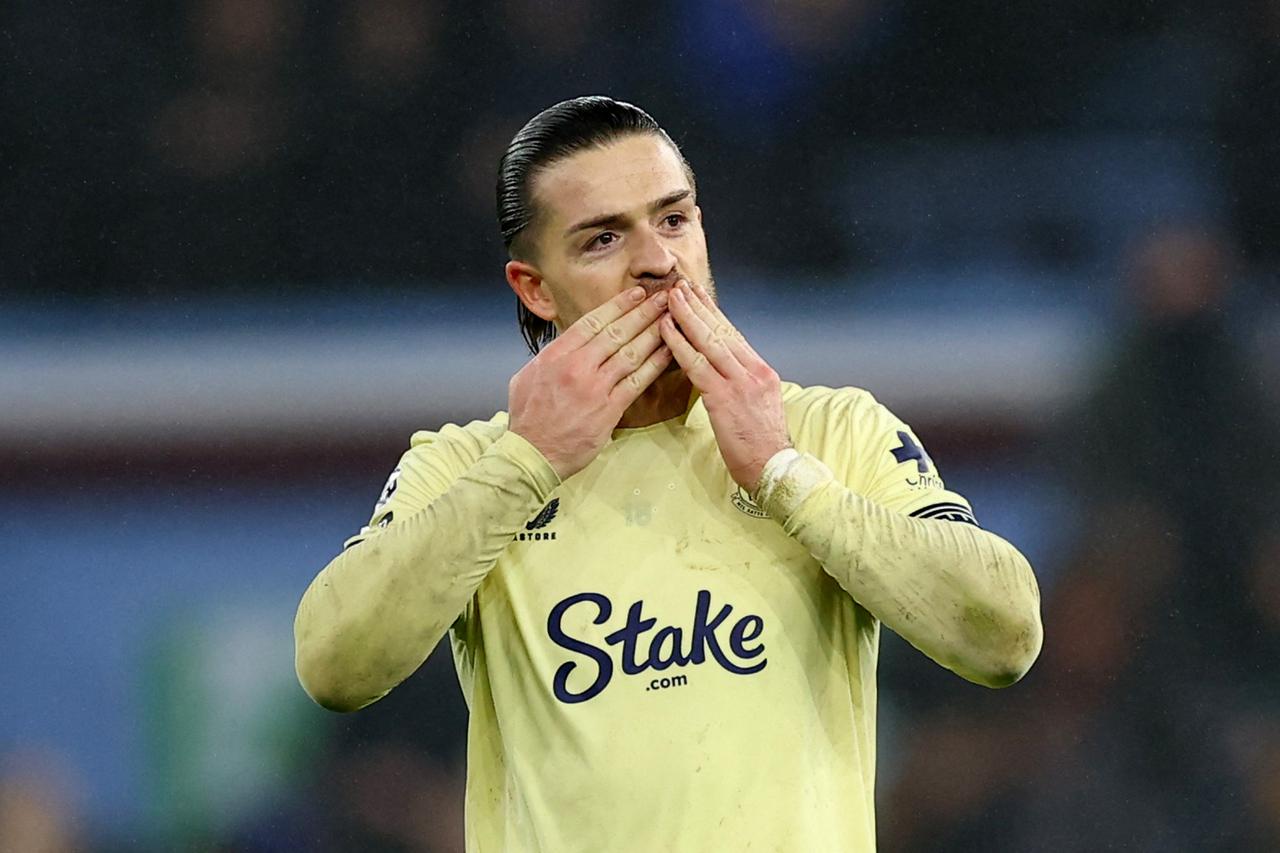 Premier League - Aston Villa v Everton