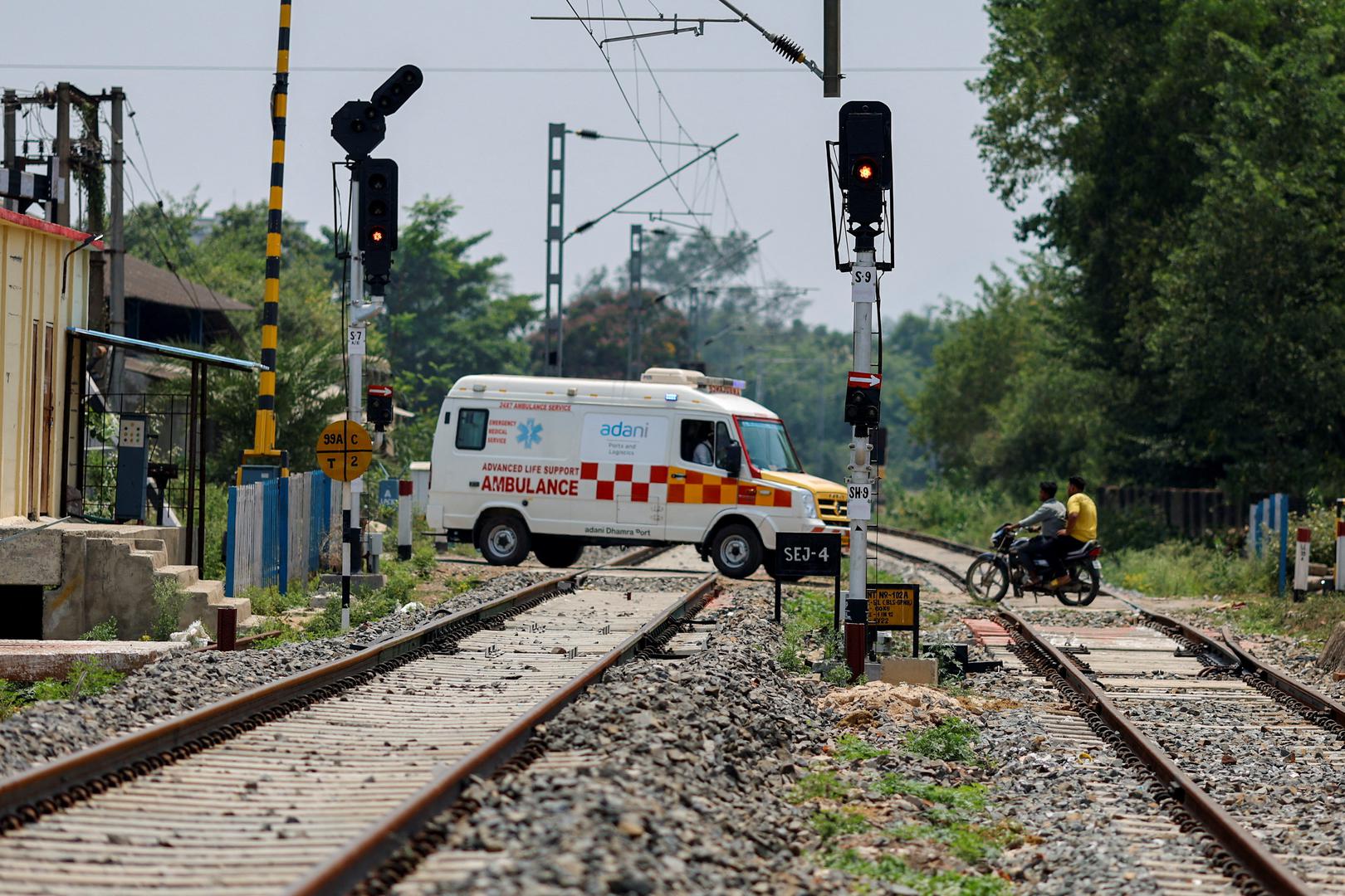An ambulance carrying the dead bodies of victims of a train collision drive pasts a railway crossing, following the train collision in Balasore district in the eastern state of Odisha, India, June 4, 2023. REUTERS/Adnan Abidi Photo: ADNAN ABIDI/REUTERS