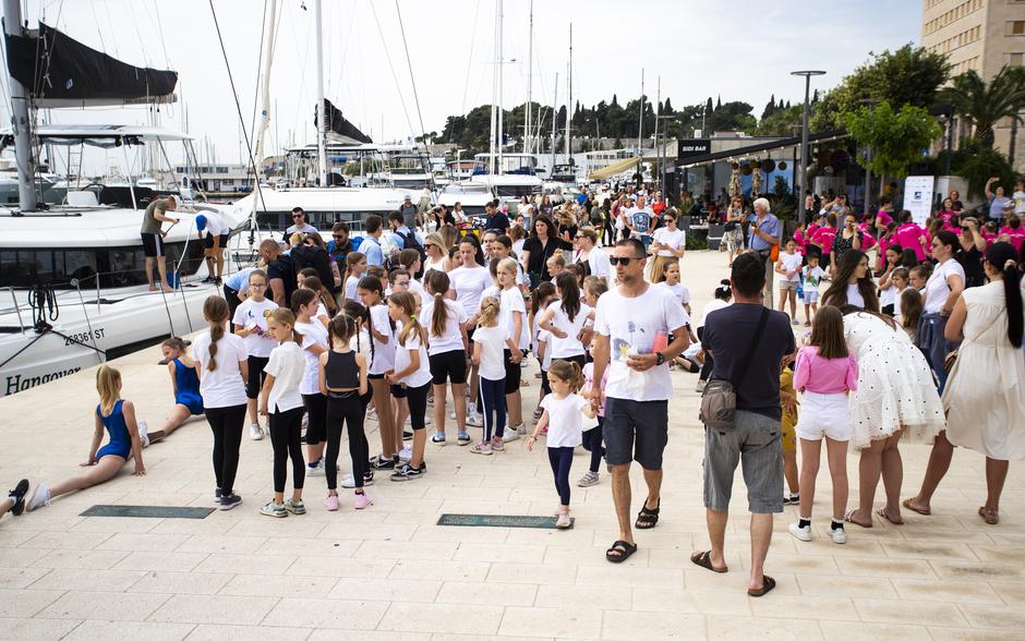 Više od 500 sportaša u Dubrovniku, Splitu i Zadru napravili gimnastičku špagu dugu 680 metara!