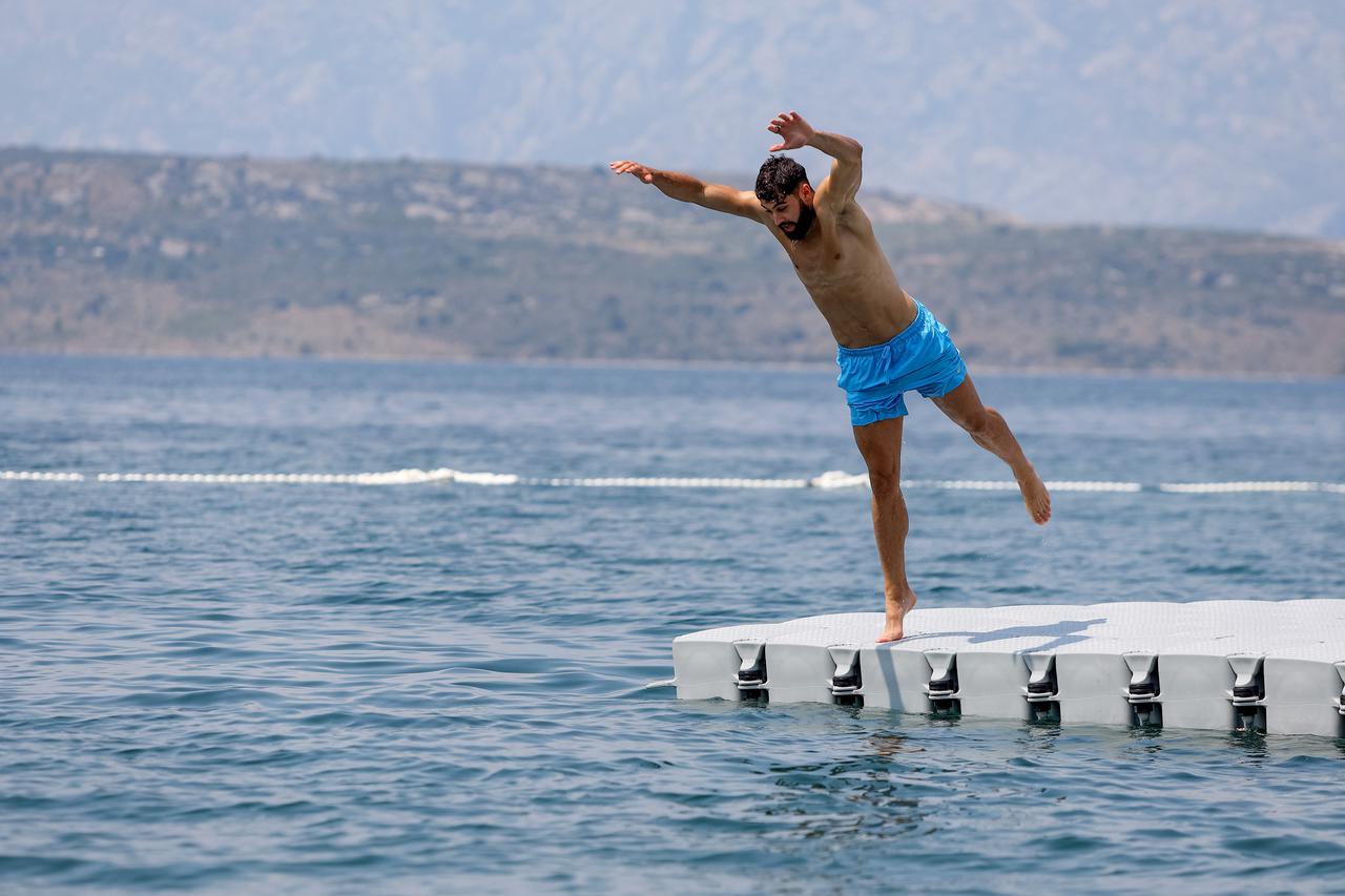 EKSKLUZIVNO Novigrad: Joško Gvardiol ljetne dane provodi na plaži u Novigradu