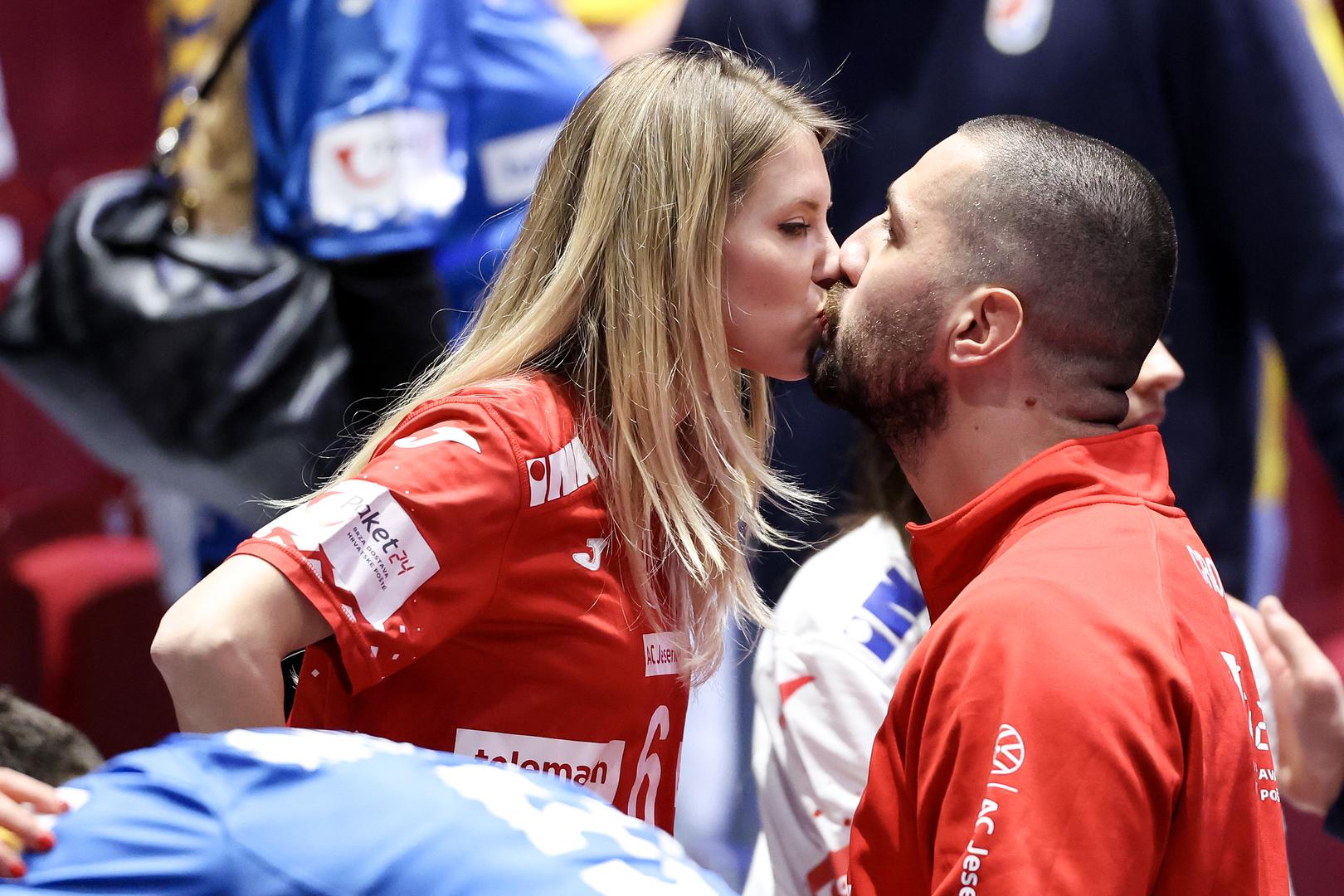 Hrvatski rukometaši pobjedom protiv Mađarske 27:25 izborili su polufinale Europskog rukometnog prvenstva. 