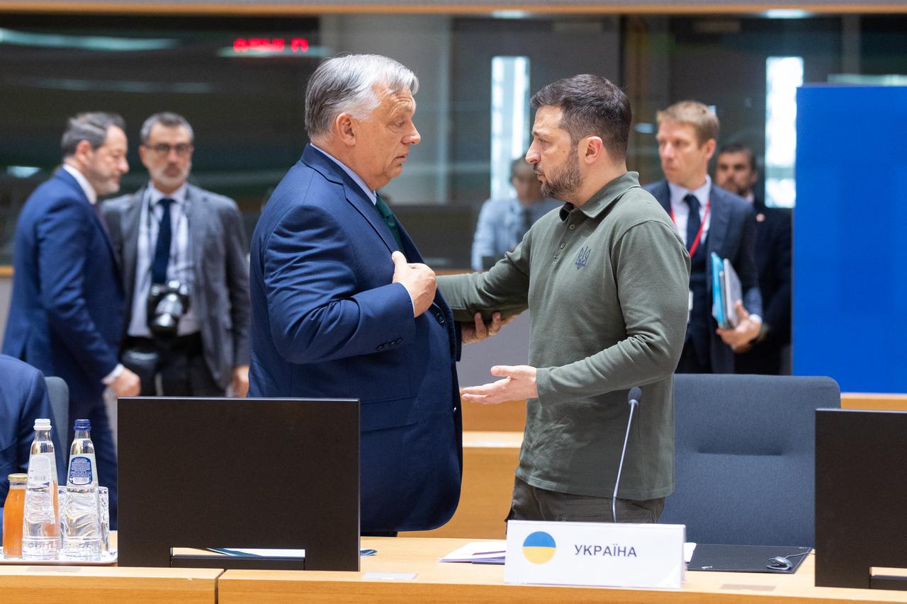 Le président Volodymyr Zelensky assiste au sommet européen de Bruxelles pour signer un accord de sécurité avec l'Europe