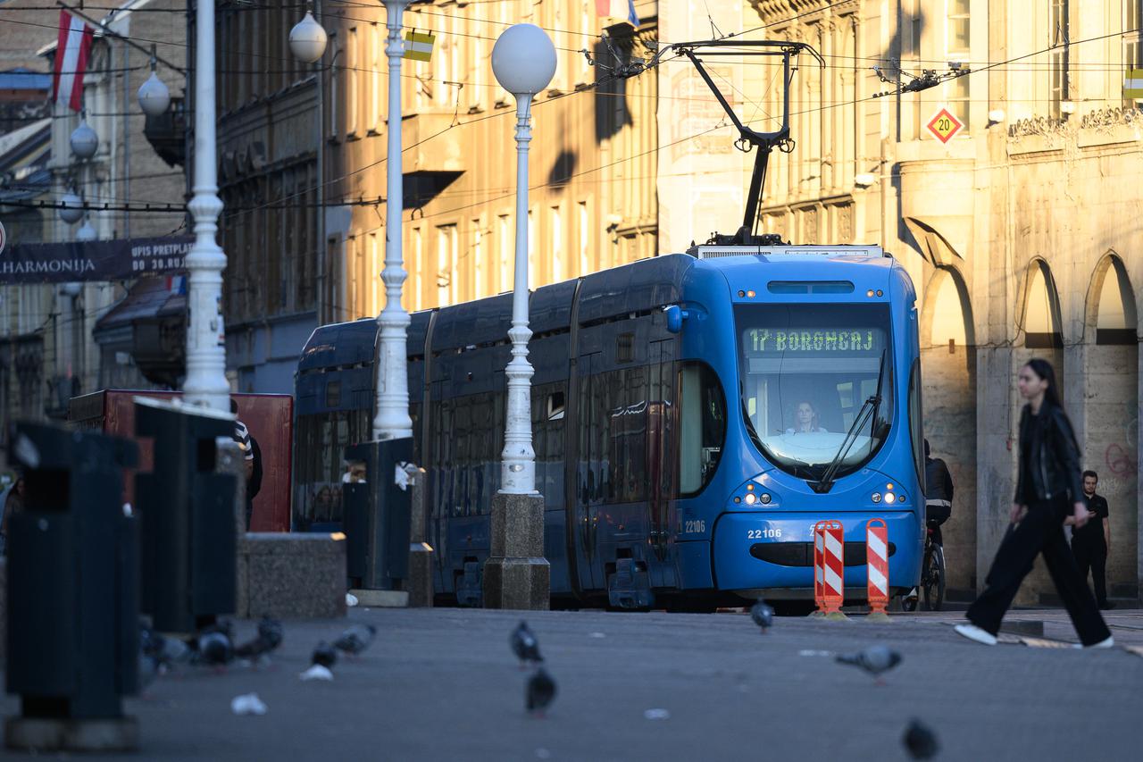 Zagreb: Jedan od dva tramvaja koja voze tijekom štrajka u Zagrebačkom holdingu