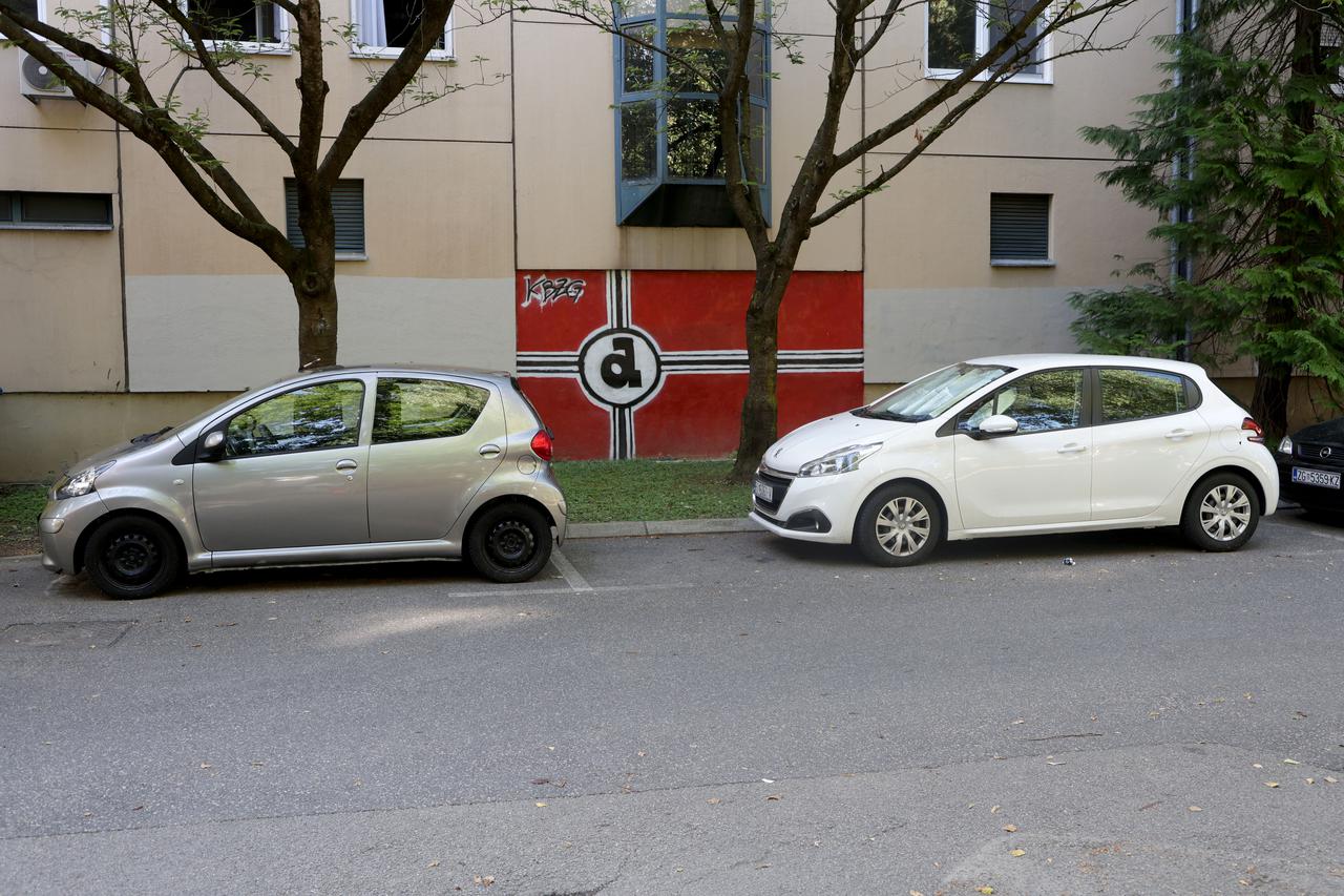 Zagreb: U unutarnjem parku na Laništu vec mjesecima stoji upitan mural posvećen Dinamu