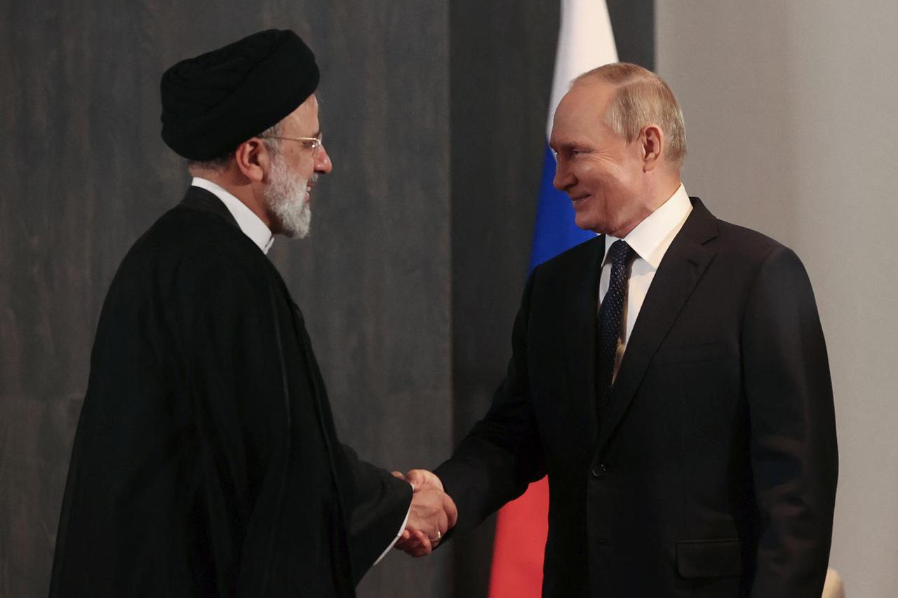 Russian President Vladimir Putin meets with Iranian President Ebrahim Raisi in Samarkand