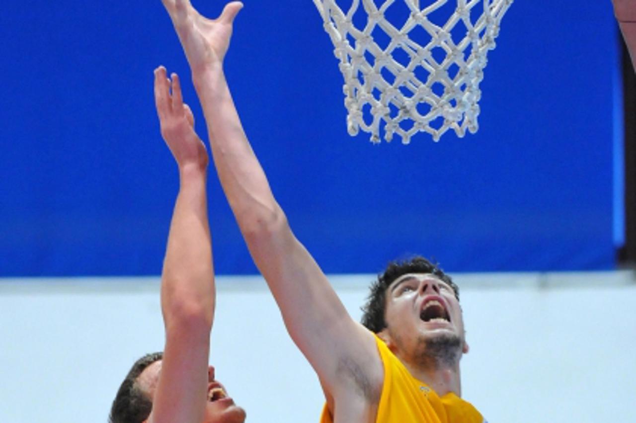 'sport....zagreb.....08.11.2008.   dvorana trnsko - nlb liga, kosarka, utakmica zagreb croatia osiguranje - hemofarm stada/ ante tomic, bojan krstovic     Photo: Marko Lukunic/Vecernji list'