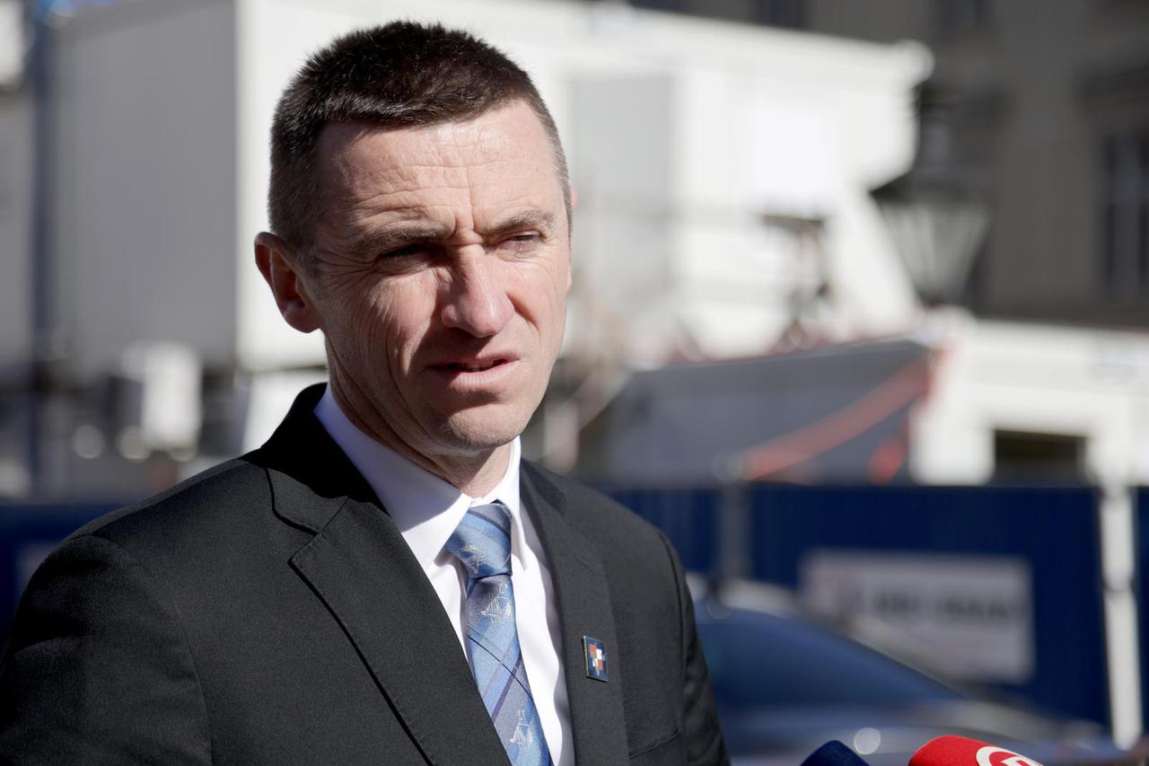 Zagreb: Ivan Penava i Stipo Mlinarić dolaze na sastanak parlamentarne većine