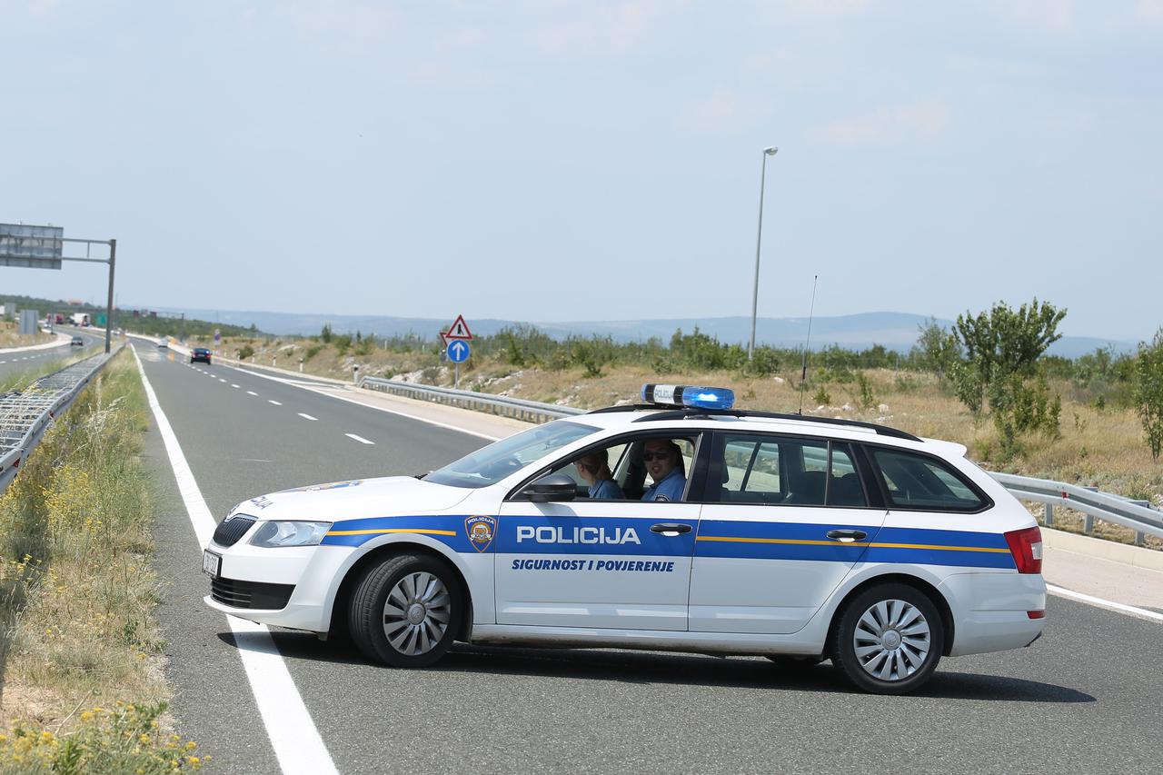 policija