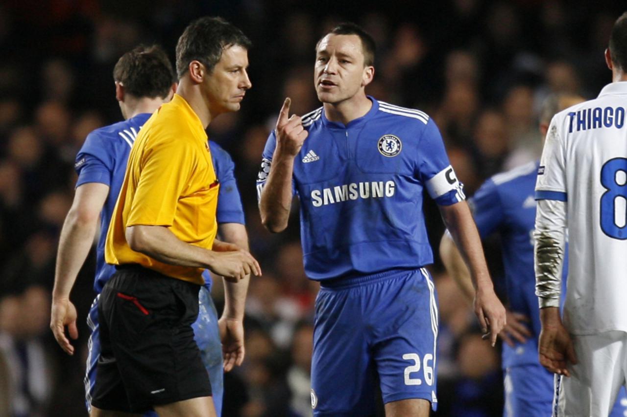 'Chelsea\'s Captain John Terry (C) gestures to German referee Wolfgang Stark (L) during the match against Inter Milan during their UEFA Champions League Second Round, Second Leg football match at Stam