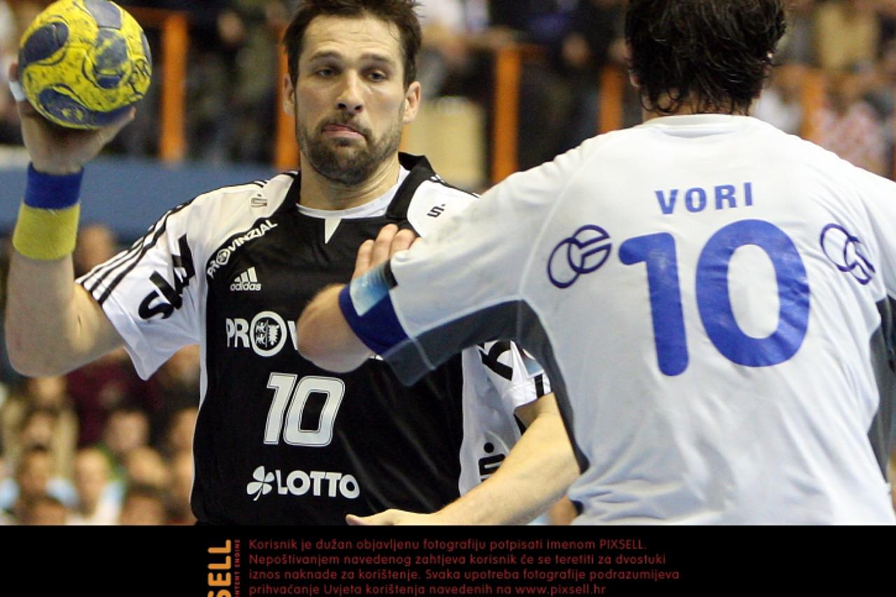 \'29.03.2009., Zagreb - Cetvrtfinalna rukometna utakmica Lige prvaka, Croatia Osiguranje Zagreb - Kiel u Ledenoj dvorani Doma sportova. Stefan Lovgren i Igor Vori.  Photo: Danijel Berkovic/Pixsell\'