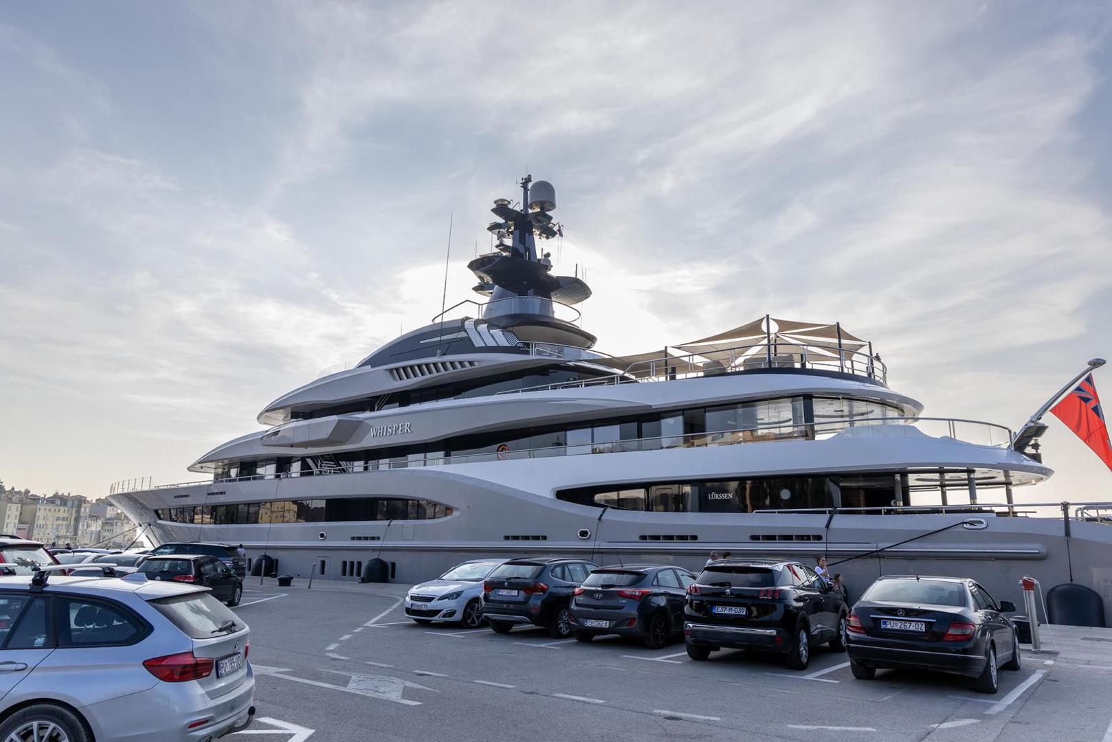 Nakon kratkog boravka, nastavila je svoje luksuzno putovanje Jadranom.