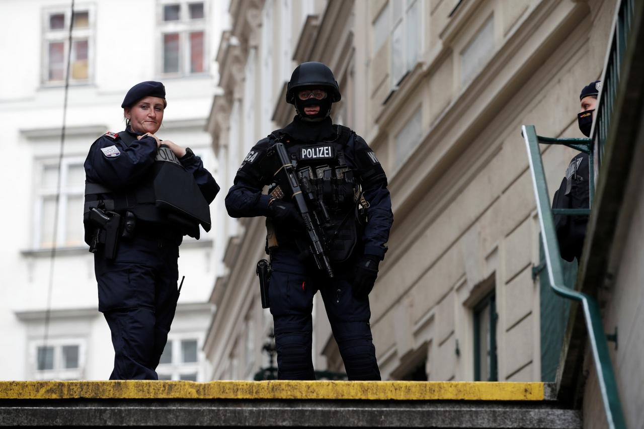 Gunfire exchanges in Vienna