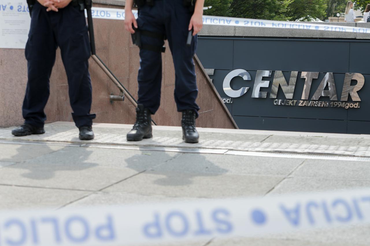 Zagreb: Policija evakuirala ljude iz Importanne centra zbog dojave o bombi