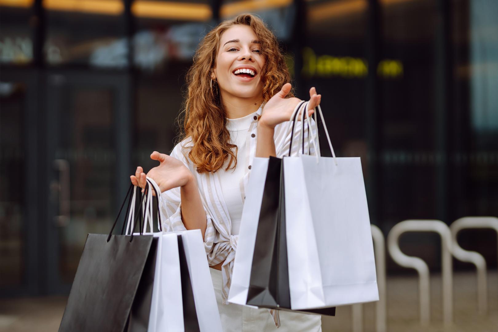 Dok su nekima odlasci u trgovinu nužno zlo, drugima predstavljaju istinski užitak i bijeg od svakodnevice. Astrologija otkriva da sklonost ‘peglanju kartica’ može biti zapisana u zvijezdama, a ovih šest znakova Zodijaka prednjače kao najveći šopingoličari.