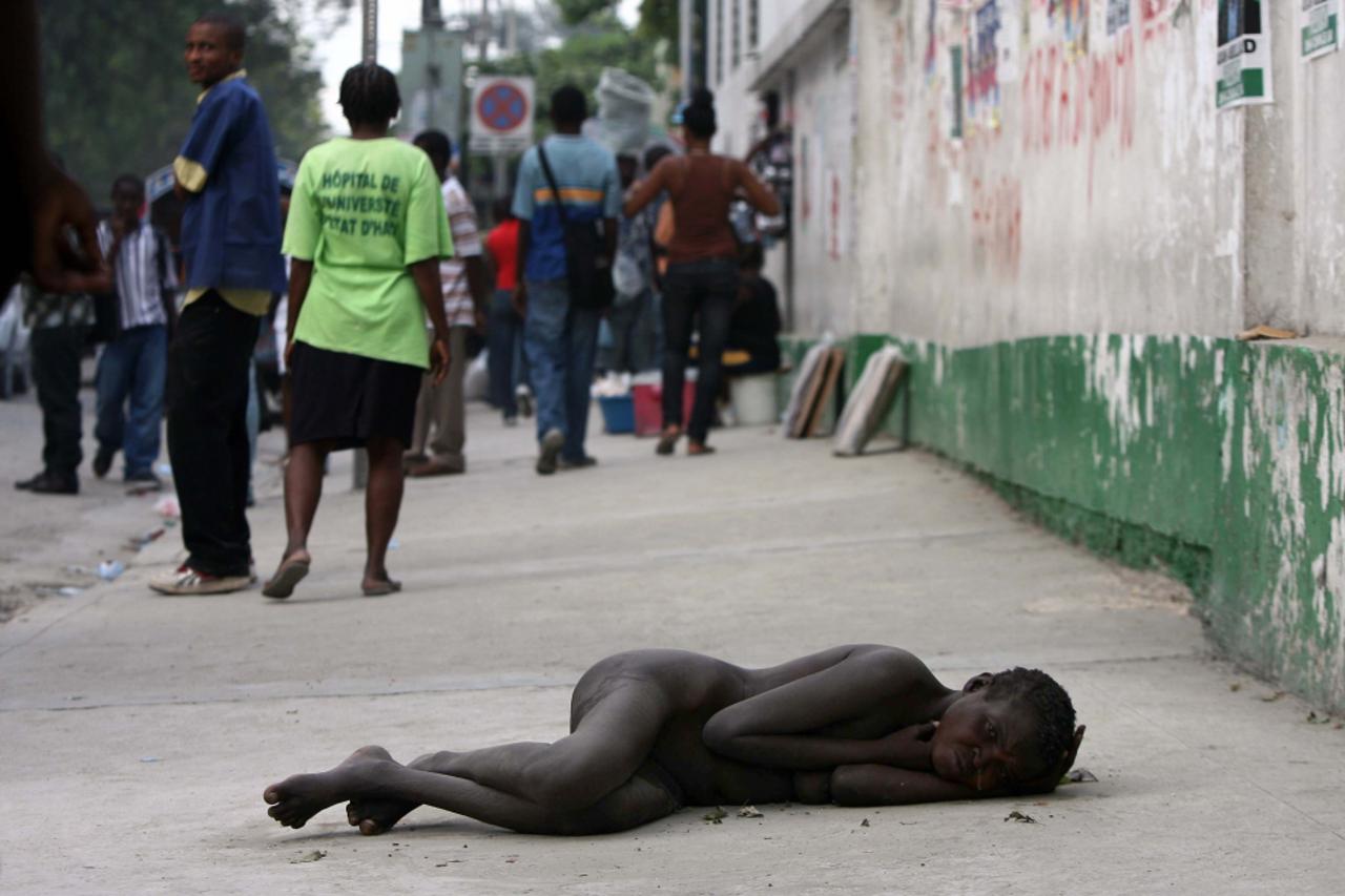 Posvuda na ulicama haićanskih gradova leže bolesni ljudi