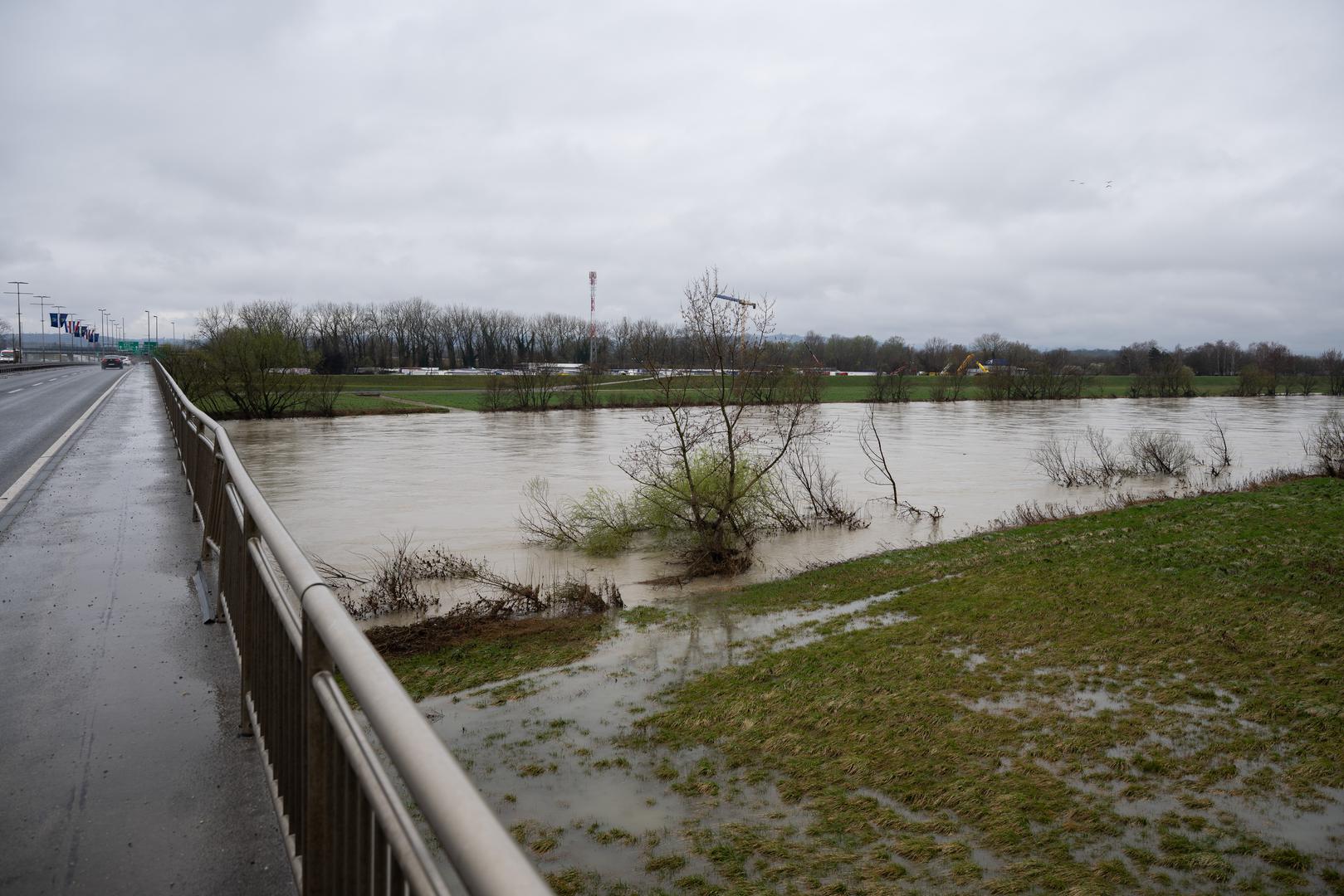 Obilne kiše zadnjih dana uzrokovale su rast vodostaja Save.