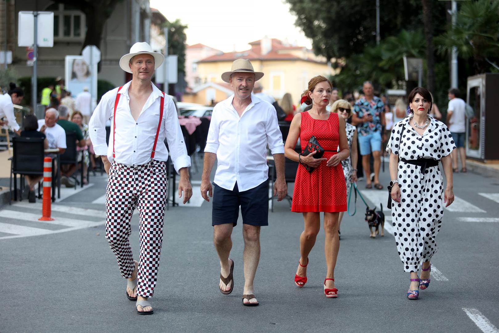 Ovaj najveći retro vremeplov u regiji donio je koncerte, plesne nastupe, starodobna vozila, retro modu, karaoke, skate program, vintage tenis, sadržaje za djecu i bogatu gastro ponudu te pretvorio cijelu Opatiju u veliku pozornicu za sve uzraste
