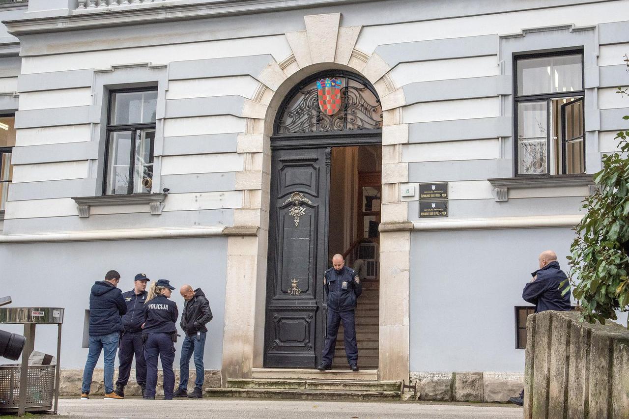 Zbog dojave o bombi evakuiran sud u Puli