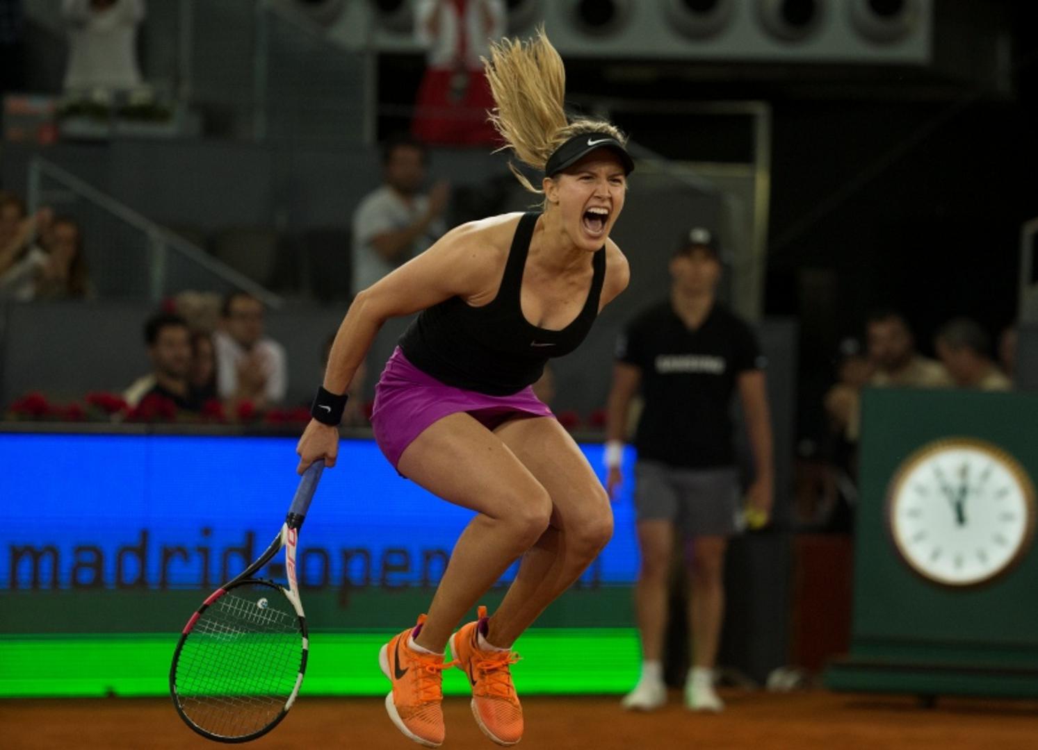 Zbog izgleda ima puno pratitelja na društvenim mrežama pa tako na Instagramu ima milijun i 700 tisuća fanova.