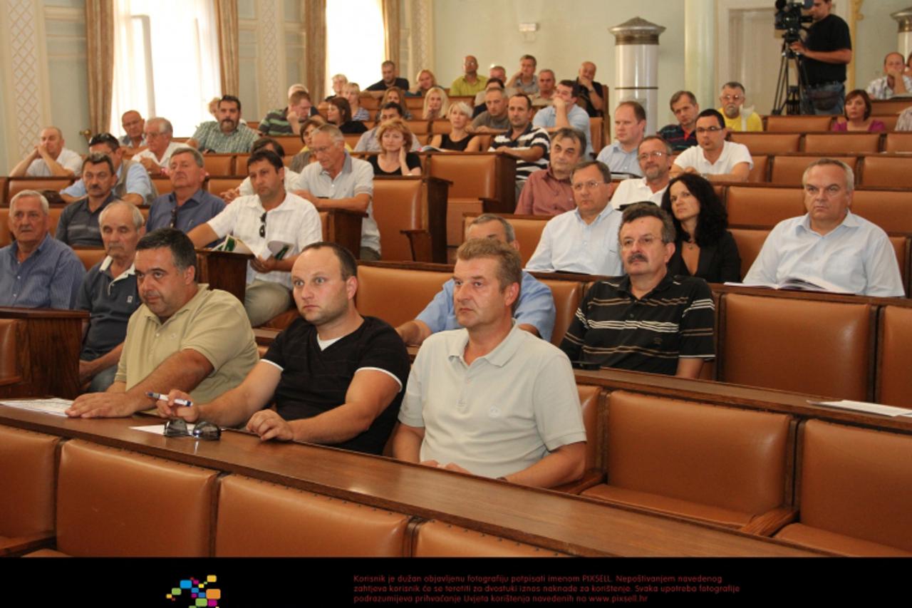 '28.08.2012., Karlovac - Tribina o izgradnji Termoelektrane - toplane u Karlovcu, vaznom kapitalnom objektu. Na tribinu su bili pozvani i gradjani koji su mogli sudjelovati u raspravi. Photo: Kristina