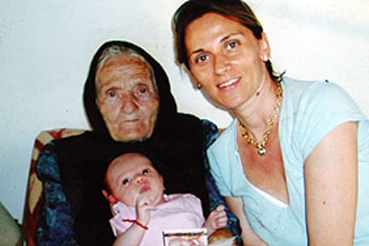Iz obiteljskog albuma - nestala baka Danica s unukom i praunukom