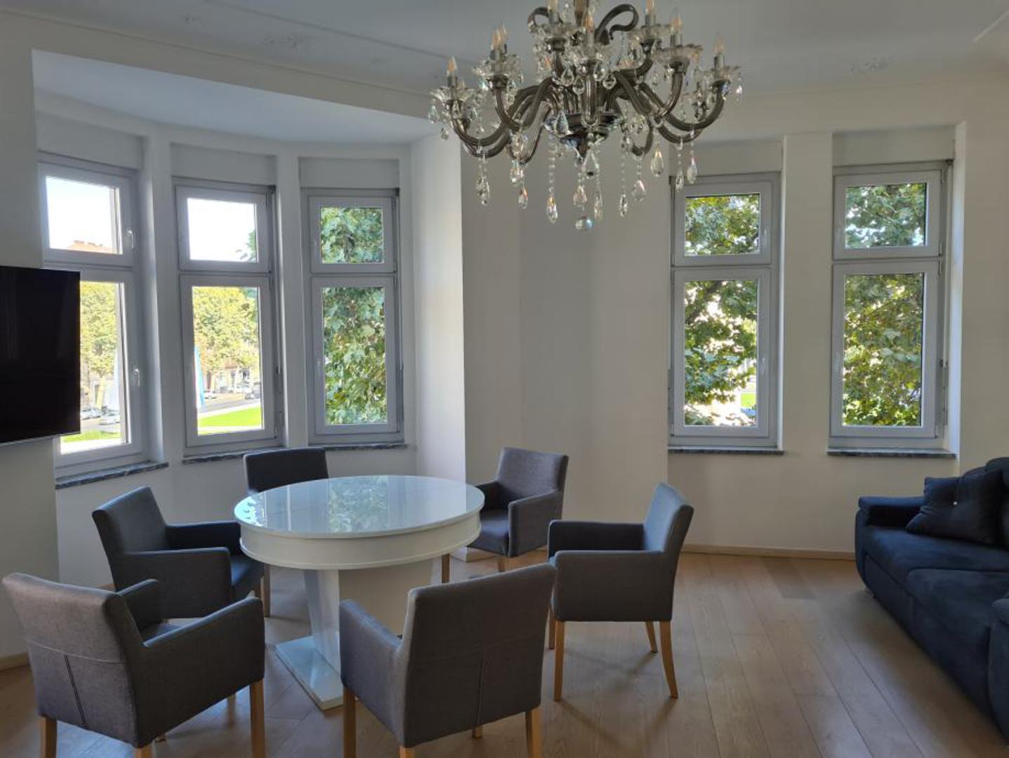 Jednoetažni, trosobni stan prodaje se na zagrebačkom Trgu žrtava fašizma