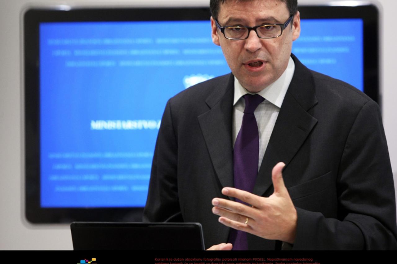 '17.07.2012., Zagreb - Konferencija za novinare na kojoj je predstavljen hrvatski doprinos najvecem znanstvenom uspjehu u posljednjih nekoliko desetljeca: lovu na Higgsov bozon - tzv. Bozju cesticu. M