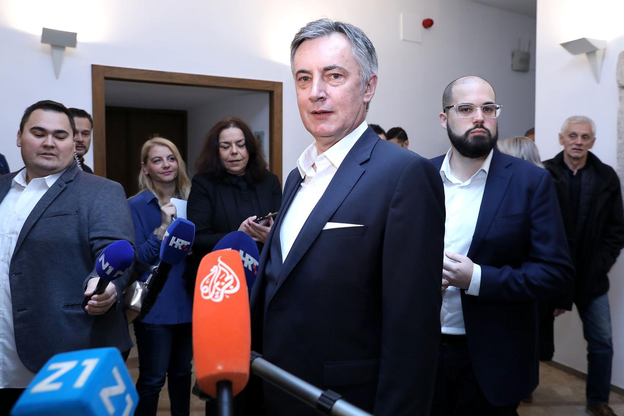 Miroslav Škoro predao je Državnom izbornom povjerenstvu kandidaturu za izbore