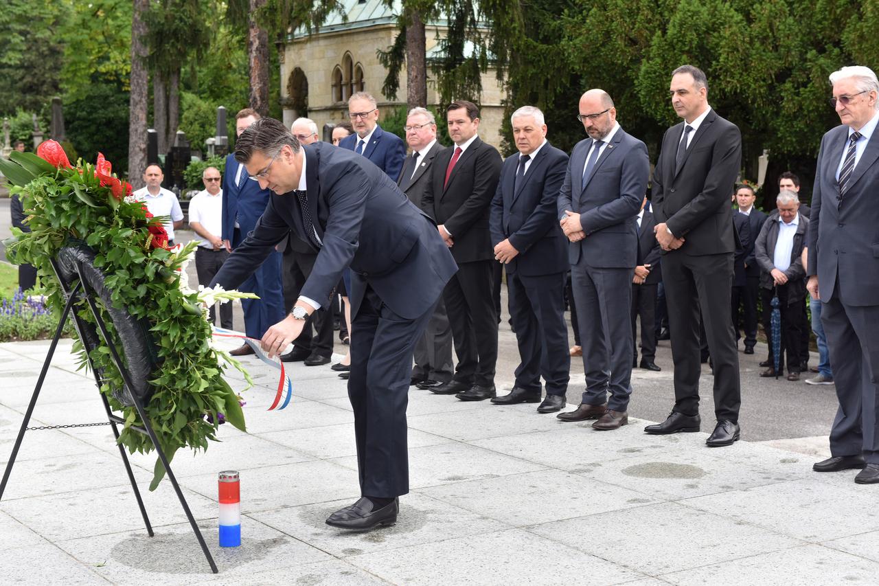 U povodu 30. obljetnice osnutka HDZ-a izaslanstvo položilo vijence na grobu Franje Tuđmana