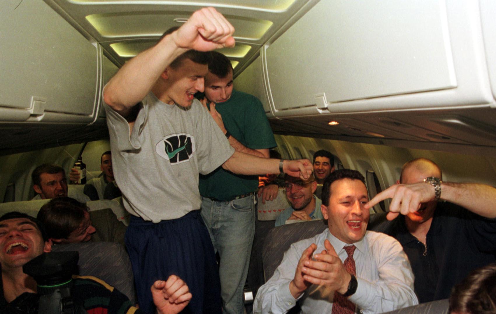 Nakon utakmice uslijedilo je veliko slavlje u zrakoplovu i zračnoj luci.