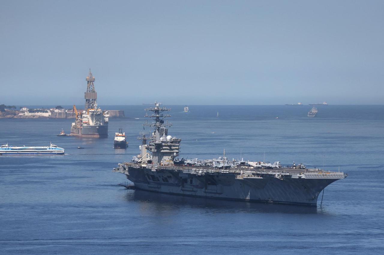 US aircraft carrier arrives in Rio for joint exercises