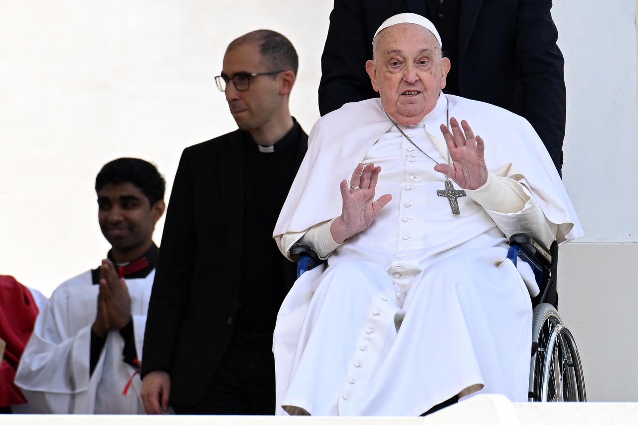 Pope Francis Surprise During Palm Sunday Mass - Vatican