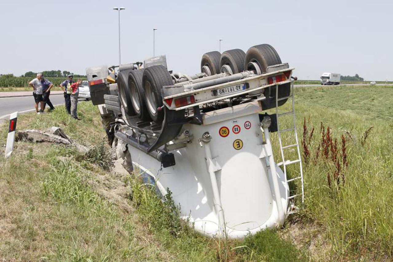 prevrnuo se kamion (1)