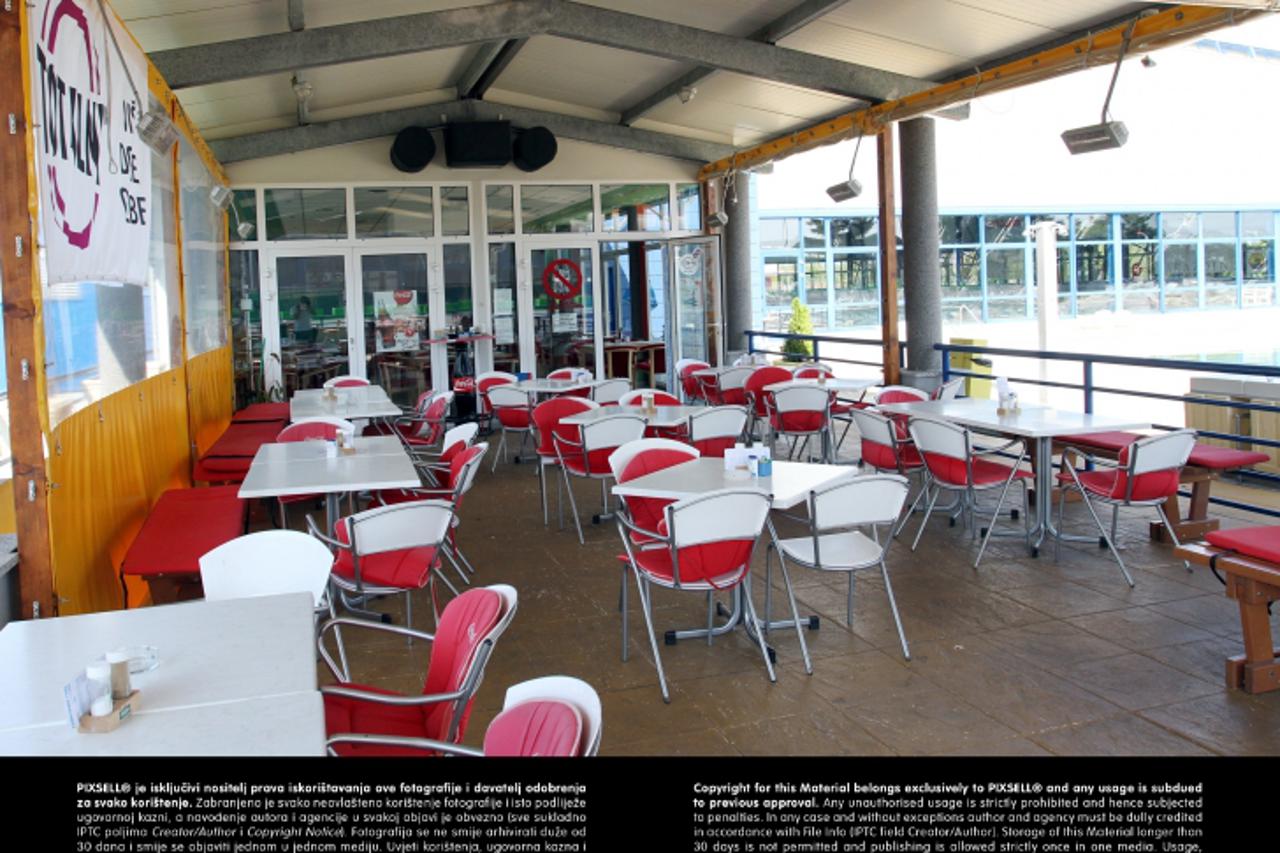 '04.10.2012., Zagrebacka ulica, Varazdin - Restoran u sklopu gradske ustanove Gradski bazeni odlazi u stecaj. Photo: Marko Jurinec/PIXSELL'
