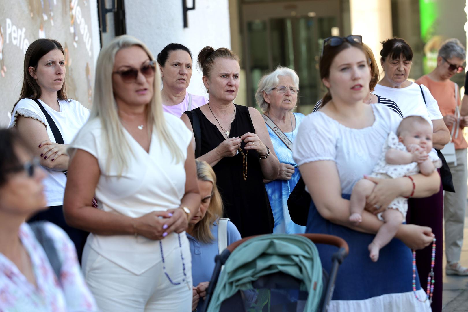 Među porukama koje mjesecima ističu svake prve subote u mjesecu jesu zalaganje za čednost u odijevanju, zabranu pobačaja te to da muškarci postanu duhovni autoritet u obitelji. 