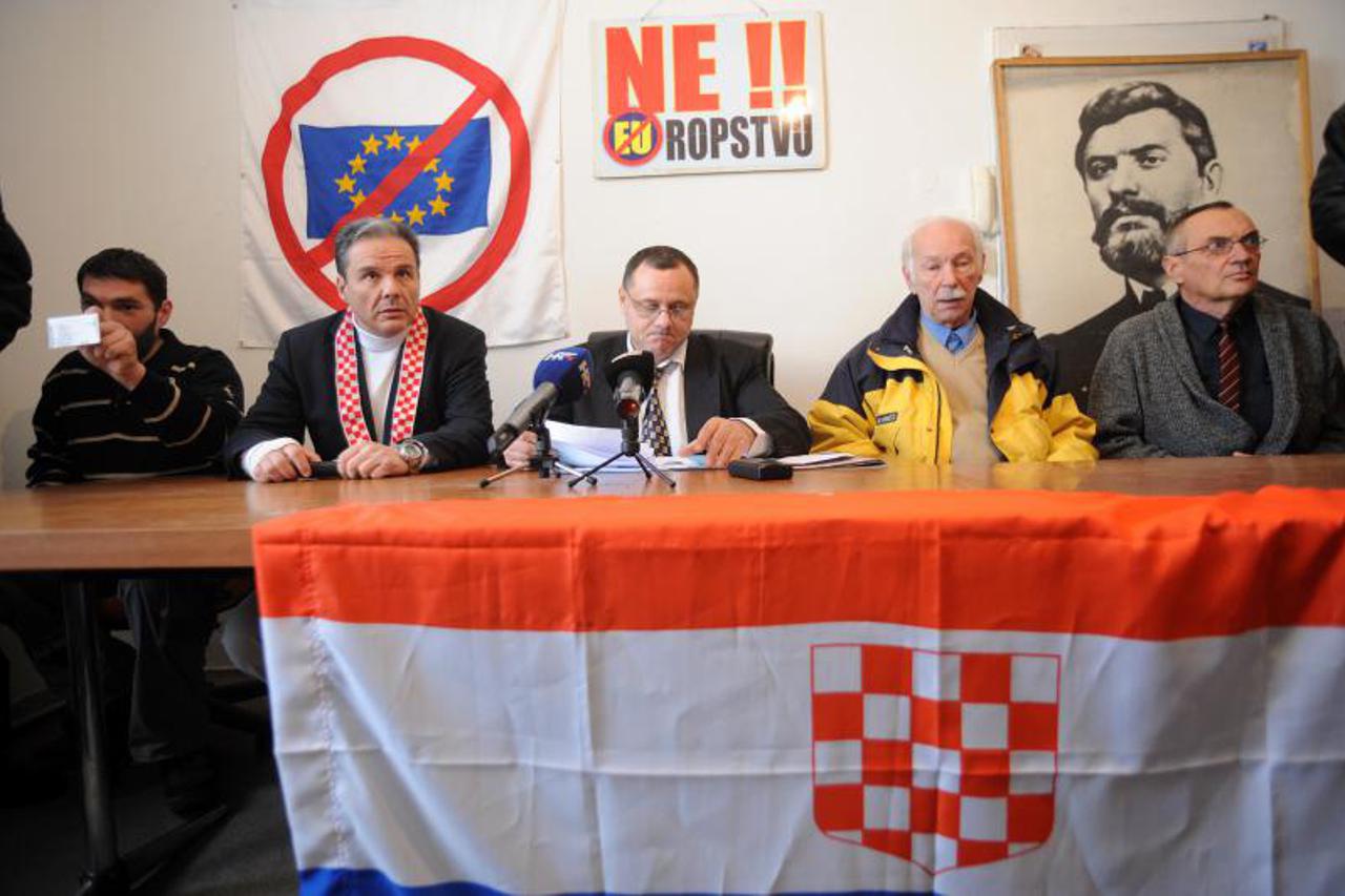 Protivnici ulaska u EU održali su konferenciju za novinare (1)