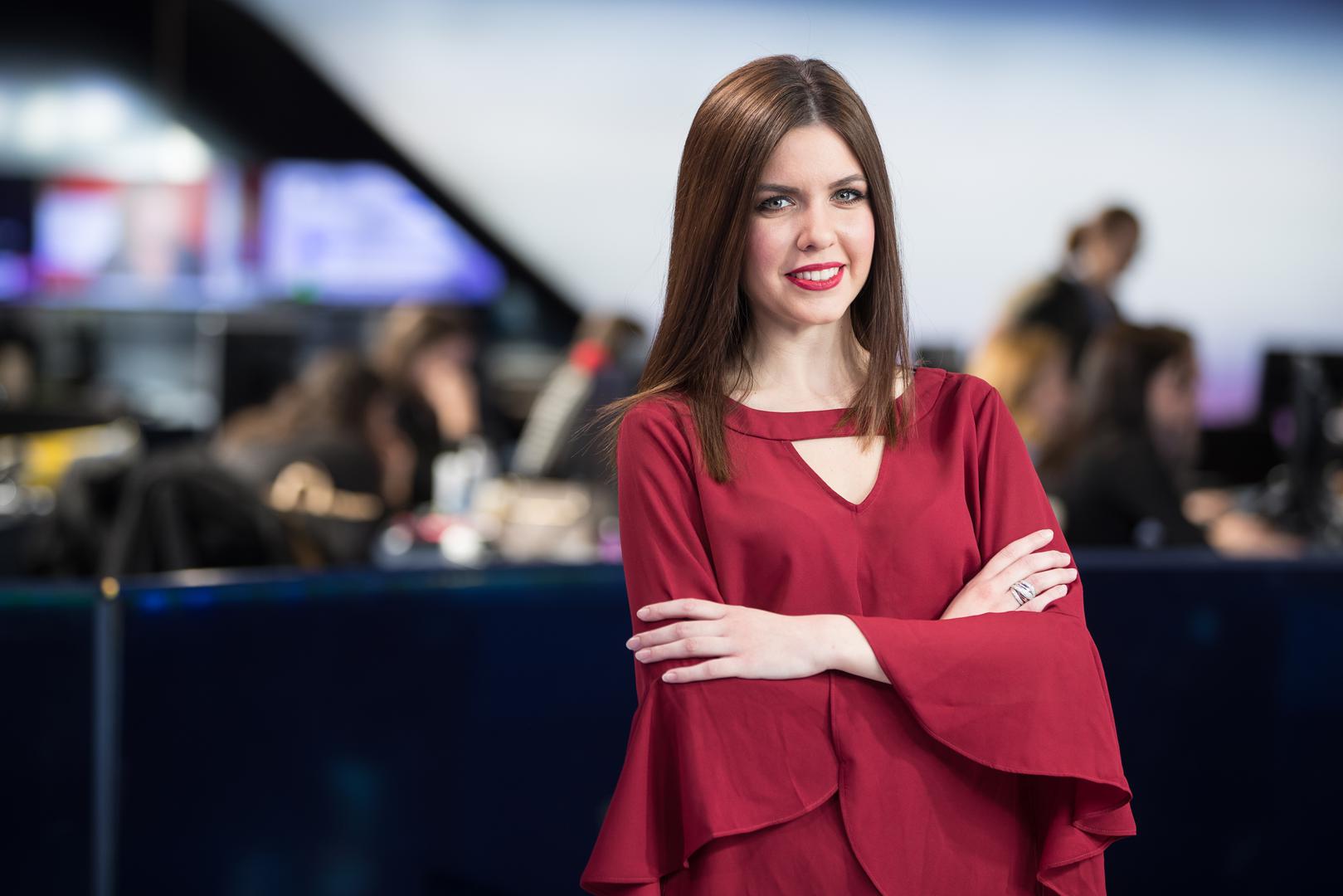 Naime, još za vrijeme studentskih dana počela je raditi na Novoj TV, a otkad se pridružila timu informativnog programa, u svojim prilozima i javljanjima uživo s terena Valentina uglavnom izvještava o društvenim događanjima i turističkim temama.