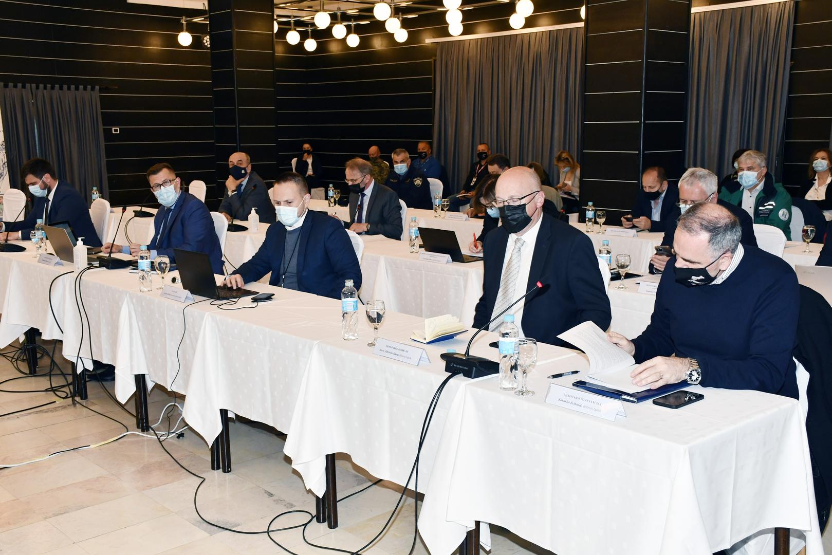 19.04.2021.,Topusko - Predsjednik Vlade Andrej Plenkovic sudjelovao je  na sastanku Stozera civilne zastite Republike Hrvatske u dijelu koji se odnosi na otklanjanje posljedica katastrofe uzrokovane potresom na podrucju Sisacko-moslavacke, Zagrebacke i Karlovacke zupanijePhoto: Nikola Cutuk/PIXSELL