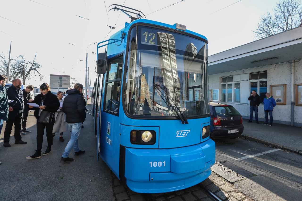 Zagreb: Prvi rabljeni niskopodni tramvaj koji je isporučen iz Njemačke pušten je u promet