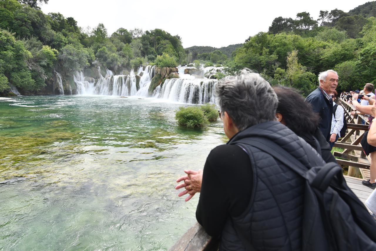 Skradin: Veliki broj doma?ih i stranih gostiju uživa u Nacionalnom parku Krka za Praznik rada