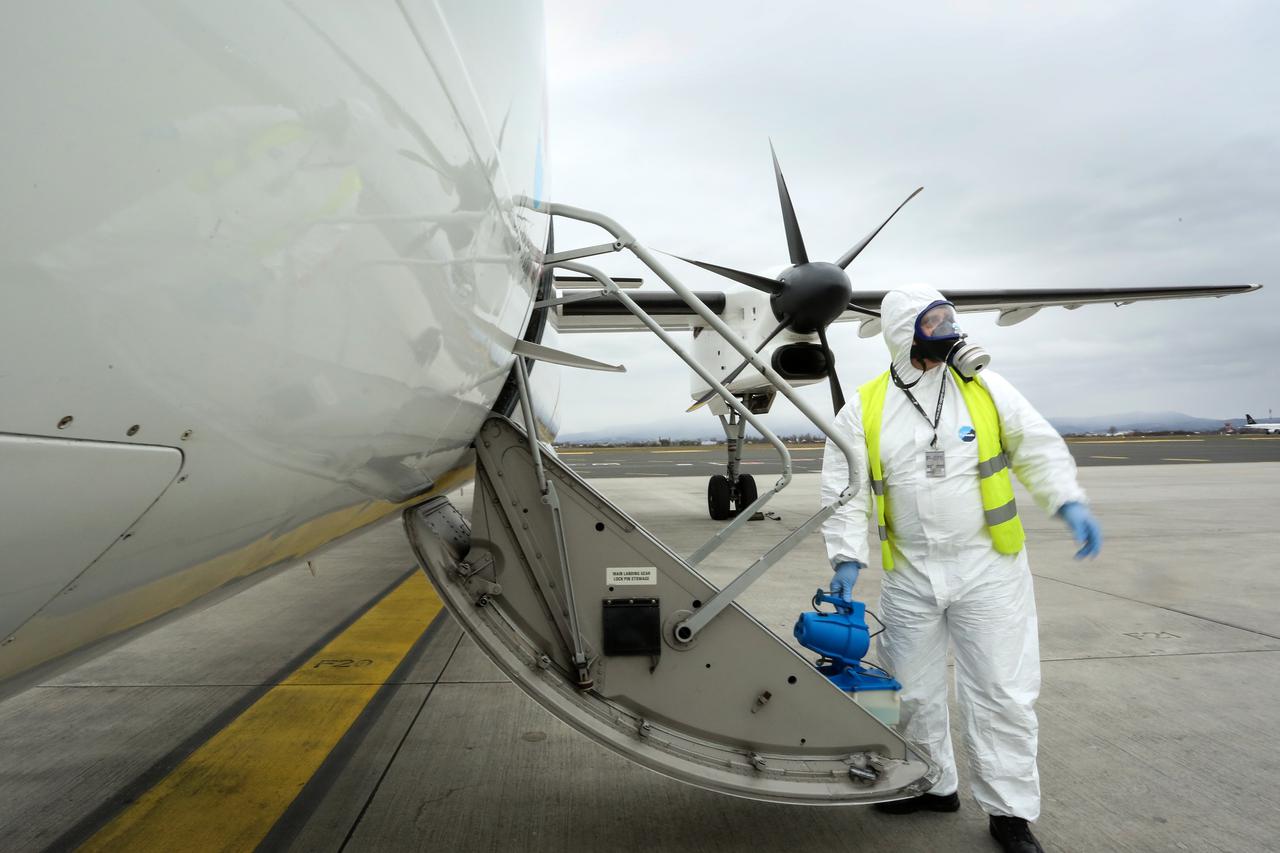 Dezinfekcija aviona Croatia Airlinesa zbog koronavirusa