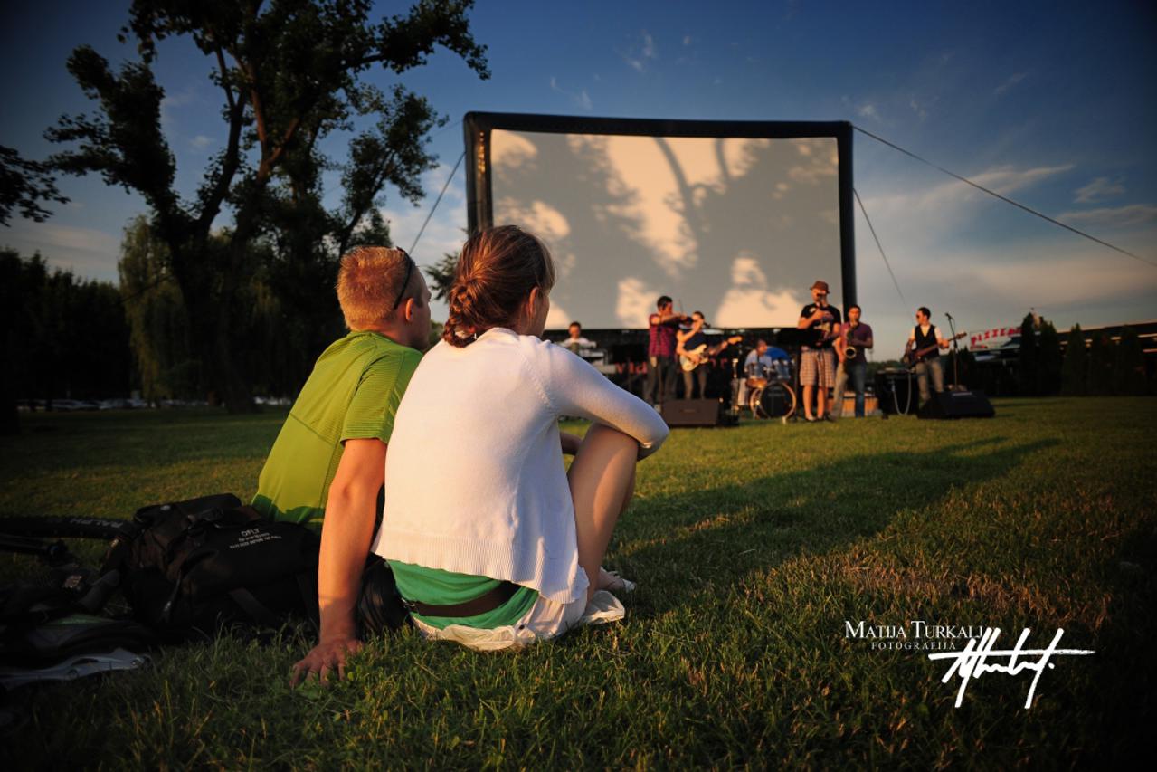 SCREEN on the GREEN (1)